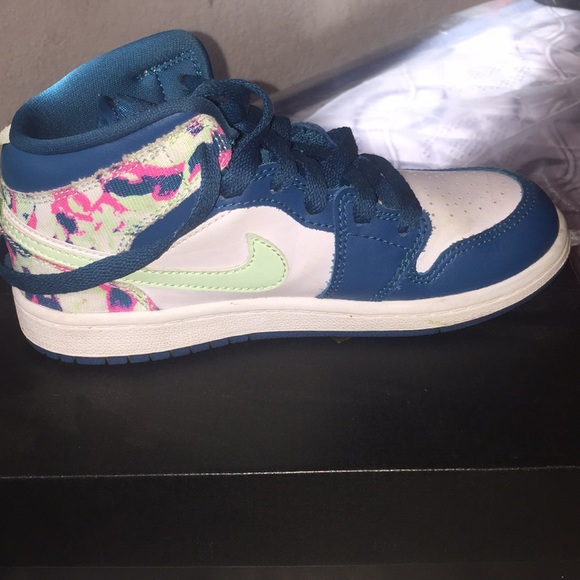 Shoes - Picture 2 of 2